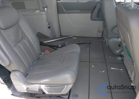 2010 Chrysler Town & Country Touring from USA, damaged, VIN 2A4RR5DX2AR141722